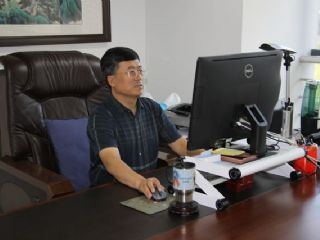 法國(guó)嘉賓慕名來(lái)訪，康斯特以誠(chéng)相待